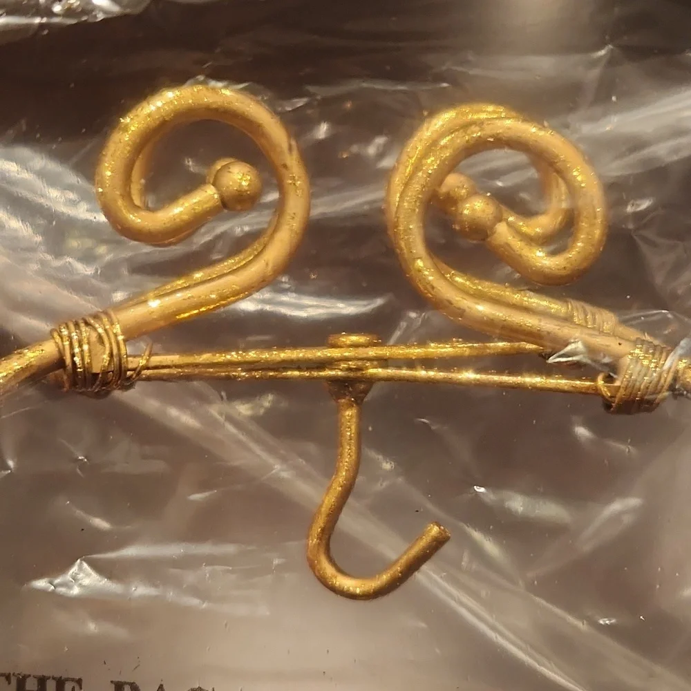 Retired Pier 1 Imports Ornament Holder, NIB